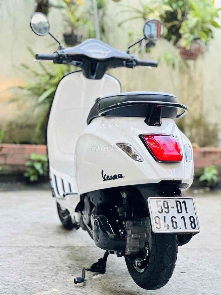 VESPA PRIMAVERA 125CC TRẮNG ĐEN SPORTY 2015. Mua bán Xe máy tại Quận 12 Tp Hồ Chí Minh được đăng bởi Ta Thanh Thai hình 3