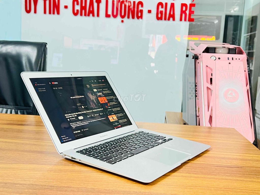 Apple MacBook Air 2017 i5 13.3 inch 8GB/128GB 99%. Mua bán Laptop tại Huyện Hóc Môn Tp Hồ Chí Minh được đăng bởi Laptop Minh Quân hình 1