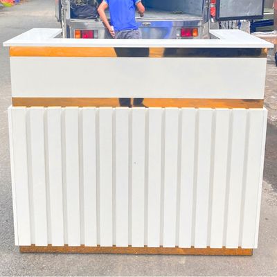 Quầy lễ tân, quầy thu ngân vuông 1m2 viền vàng. Mua bán Đồ chuyên dụng, Giống nuôi trồng tại Quận Gò Vấp Tp Hồ Chí Minh được đăng bởi Nội Thất Phú Nhàn
