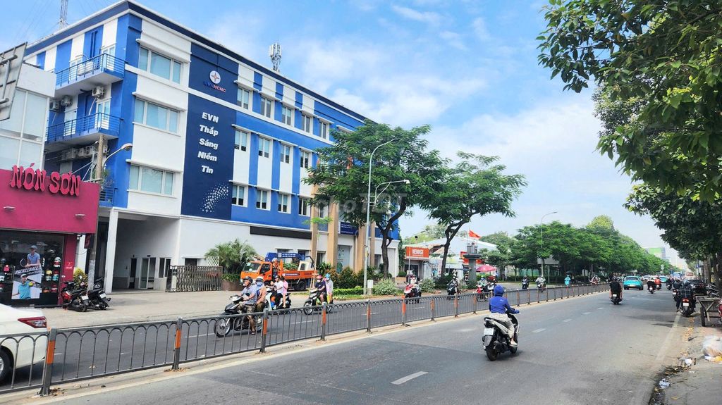 NHÀ 4 TẦNG HXH - TT Q10 - VÀI CĂN RA MT 3/2 - LTK - 65M2  - 12,6 TY.