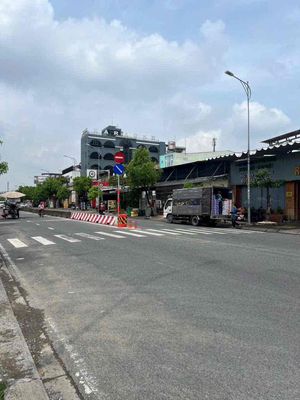 ĐẤT VÀNG TẶNG NHÀ MẶT TIỀN DƯƠNG THỊ GIANG – 86,6M² – ĐANG CHO THUÊ