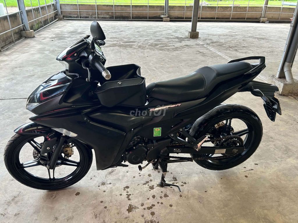 Yamaha Exciter 155 2023 черный, один владелец, пластик потрепанный