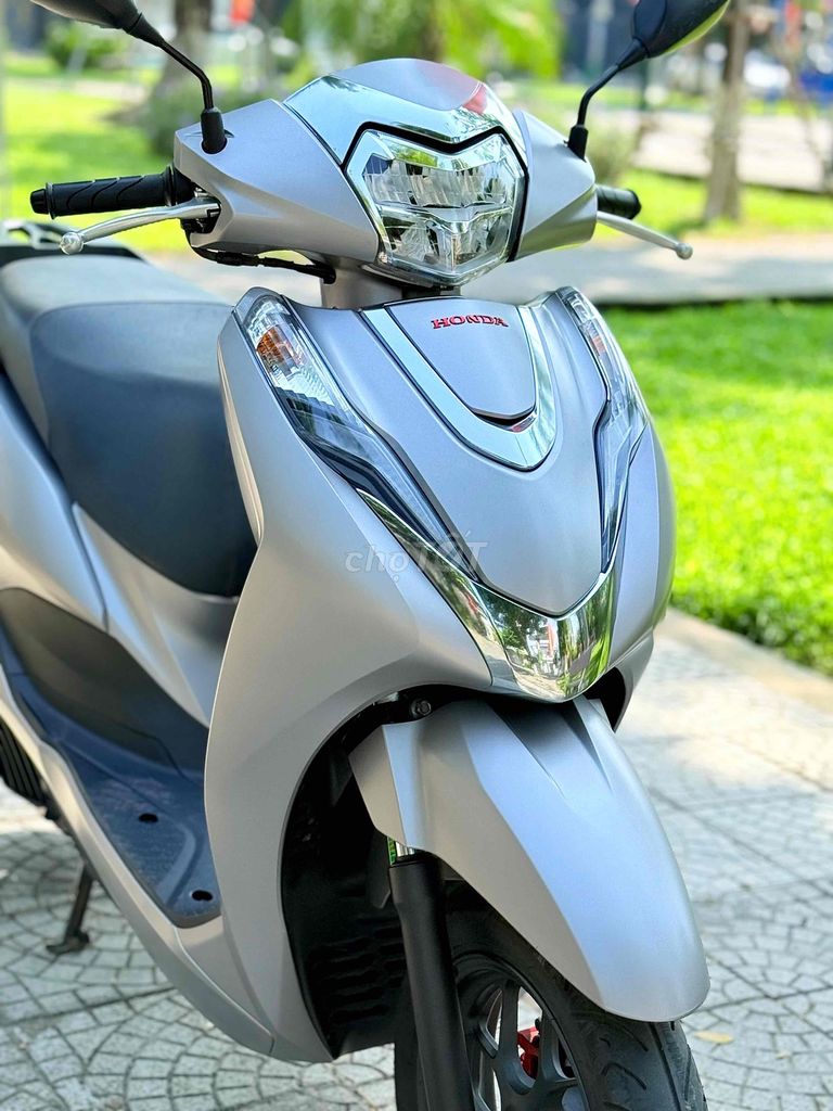 Honda Lead 2022 серебристый 7000 км