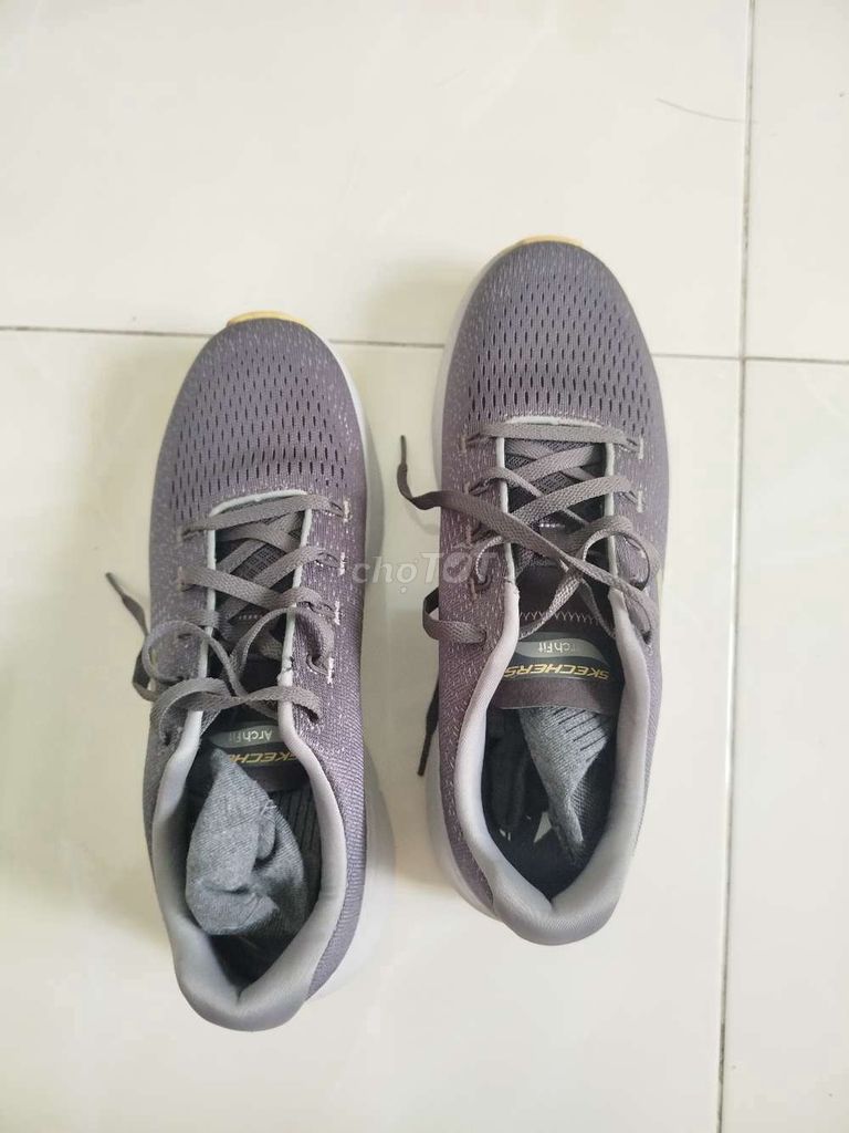 Giày tập thể thao Skechers size 42