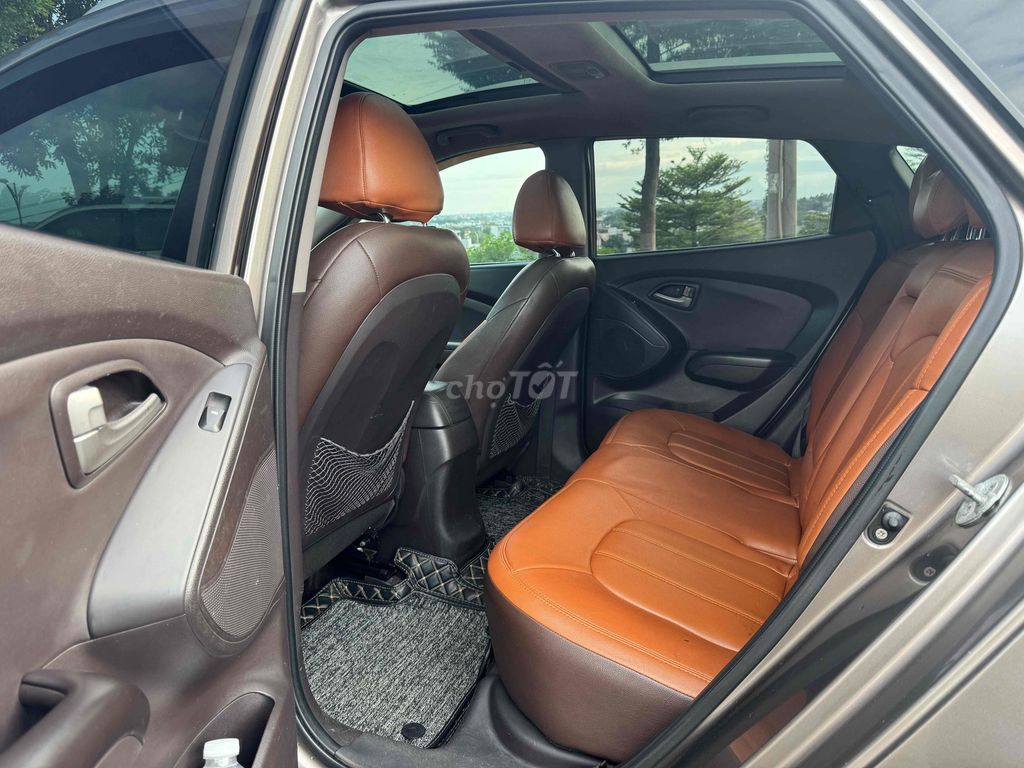 Hyundai Tucson 2010 2.0 AT 4WD. Mua bán Ô tô tại Quận Cẩm Lệ Đà Nẵng được đăng bởi Anh Tân hình 6