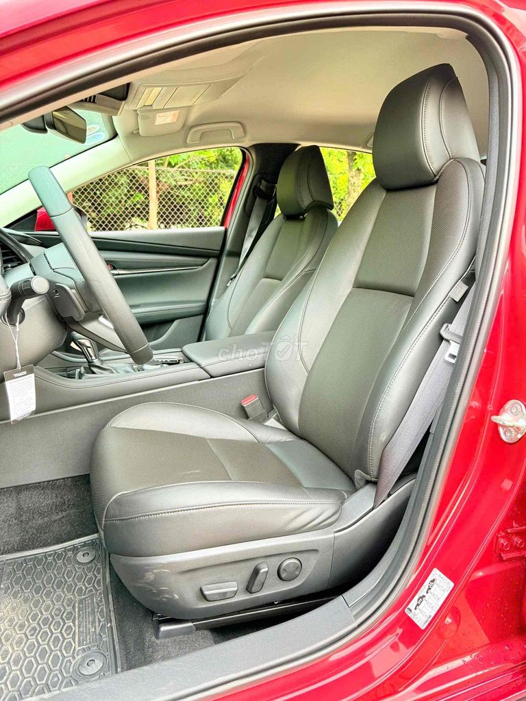Mazda Mazda3 2024 1.5AT Luxury 11000 km. Mua bán Ô tô tại Quận Cầu Giấy Hà Nội được đăng bởi Vũ Duy Khánh hình 10