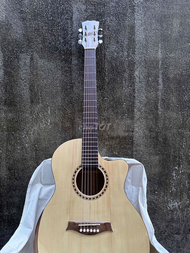 Đàn guitar mới ít dùng