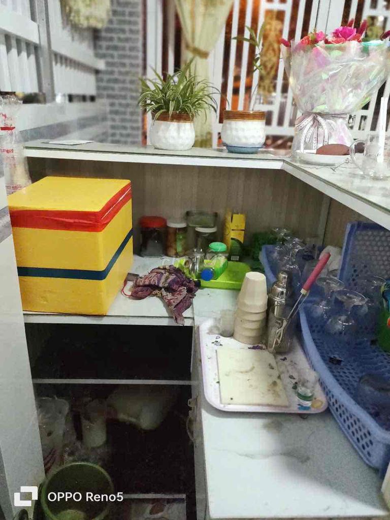 Tủ tính tiền quán ăn hoặc shop. Mua bán Tủ, kệ gia đình tại Quận Bình Thuỷ Cần Thơ được đăng bởi Tran Phuong Linh hình 2