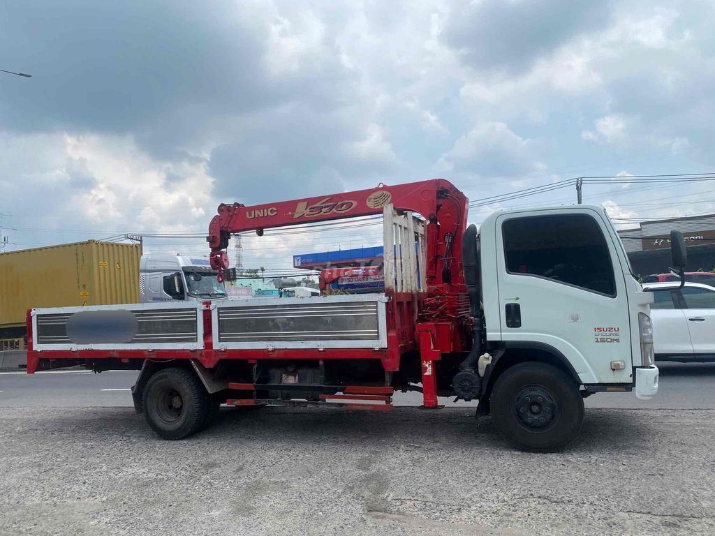 Xe Cẩu 3,4 tấn ISUZU cẩu Unic 370,4 khúcThùng 5,2m. Mua bán Xe tải, xe ben tại Thành phố Tân An Long An được đăng bởi Mr. An hình 5