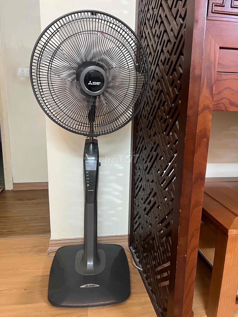 Quạt đứng Mitsubishi Thái Lan Xám điều khiển từ xa. Mua bán Quạt tại Quận Hoàng Mai Hà Nội được đăng bởi Chung hình 1