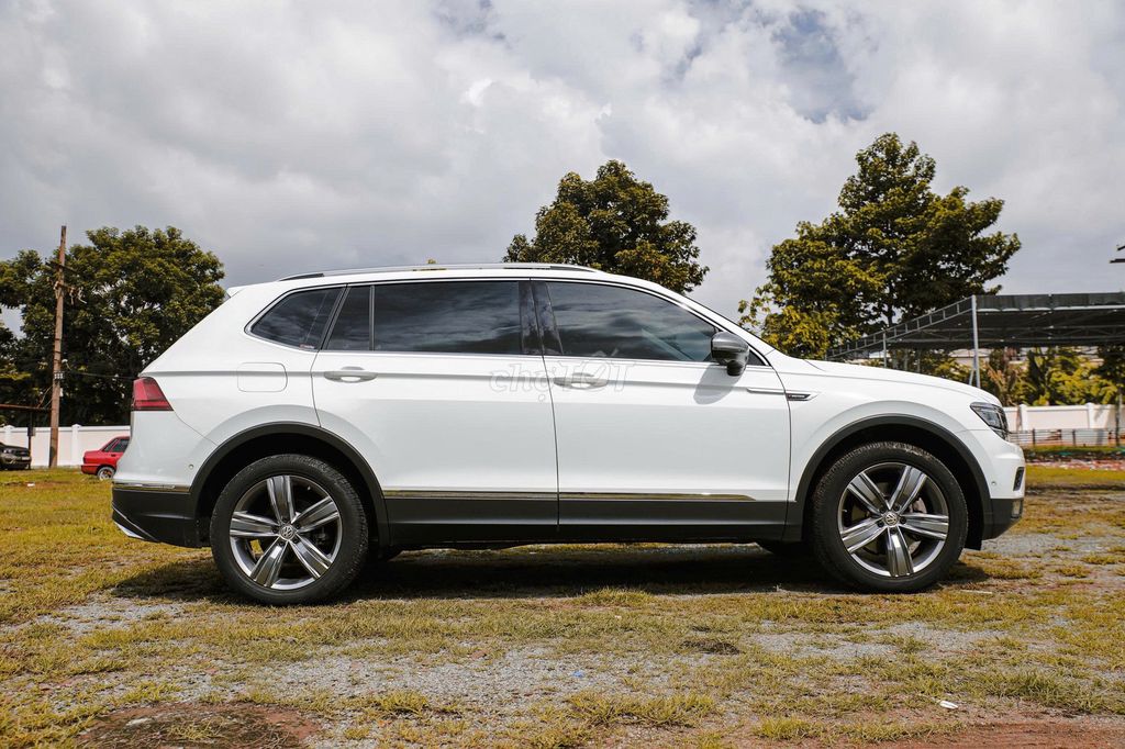 Volkswagen Tiguan 2021 Luxury S - 27000 km. Mua bán Ô tô tại Quận Gò Vấp Tp Hồ Chí Minh được đăng bởi Mr Vương otosieuluot hình 2