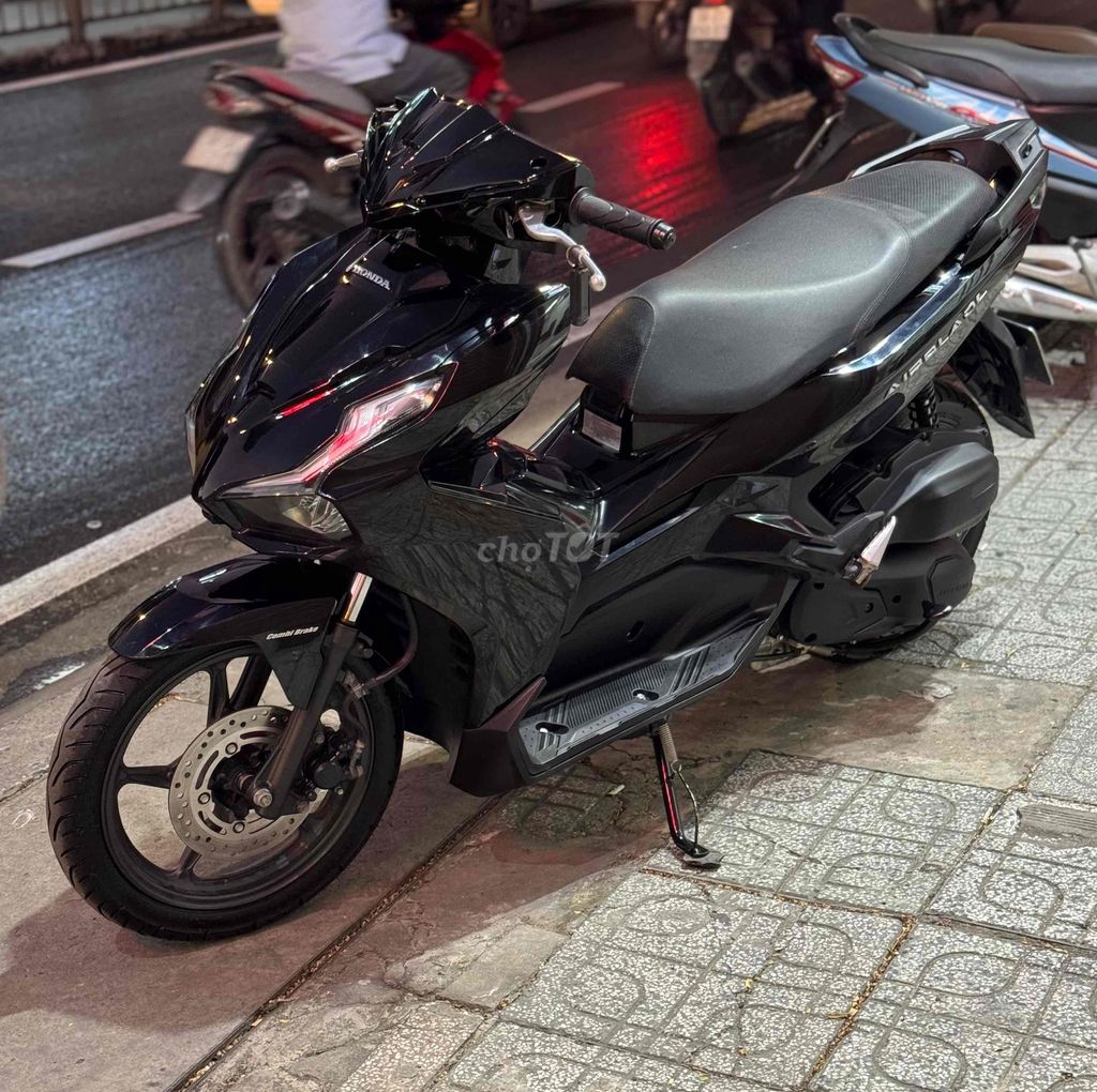 Honda Air Blade 125 2022 Đen bóng 9 chủ ký. Mua bán Xe máy tại Quận Gò Vấp Tp Hồ Chí Minh được đăng bởi CHXM 86 chuyên bán xe trả góp hình 9