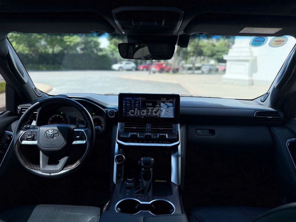 Toyota Land Cruiser 300 VXR V6 2023, Chất Như Mới. Mua bán Ô tô tại Quận Long Biên Hà Nội được đăng bởi Long Biên Cars hình 2