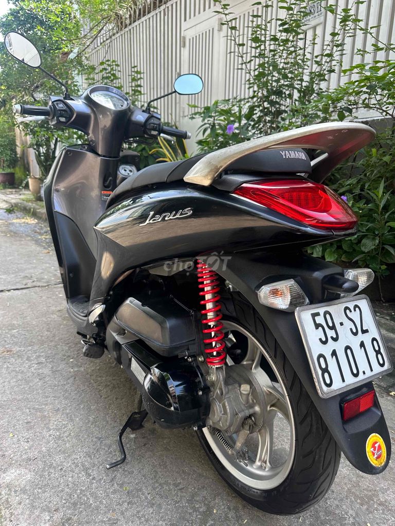 Janus 2017. Màu đen bóng siêu đẹp.BSTP 1 đời chủ. Mua bán Xe máy tại Quận Bình Thạnh Tp Hồ Chí Minh được đăng bởi Cửa hàng bán xe cũ hcm bình thạnh hình 4