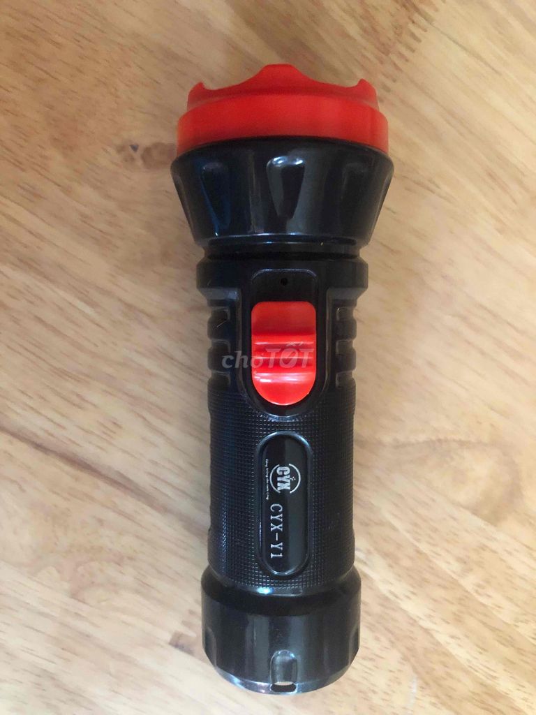 Đèn pin CYX Y1 Đen, Đỏ. Mua bán Đèn tại Quận Ninh Kiều Cần Thơ được đăng bởi Famiesta hình 1