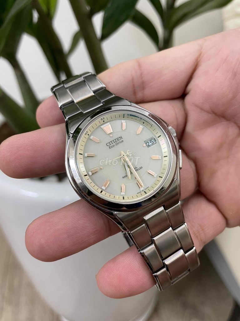 Citizen eco drive pin năng lượng vỏ titan