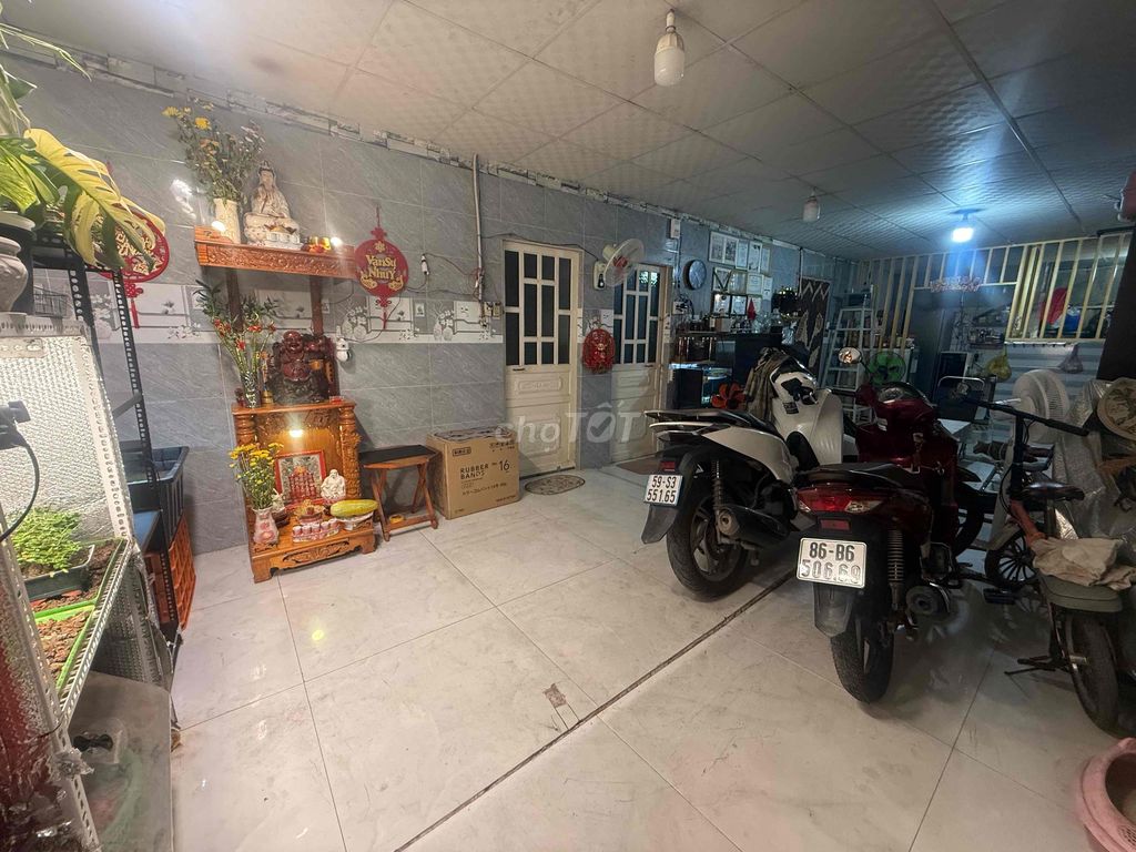 BÁN NHÀ 3 PHÒNG NGỦ - TỔNG DIỆN TÍCH HƠN 80M2