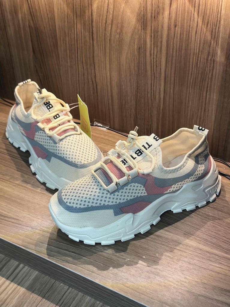Giày thể thao size 38 nhiều mẫu mã. Mua bán Giày dép tại Huyện An Dương Hải Phòng được đăng bởi Nguyen Hoang hình 1