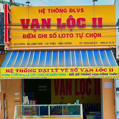 Nhân viên bán vé số
