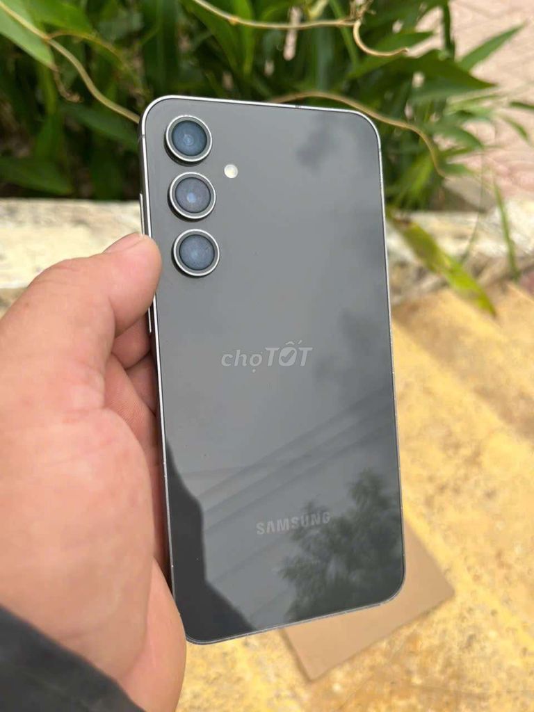 Samsung Galaxy S23 FE Đen. Mua bán Điện thoại tại Thành phố Thủ Dầu Một Bình Dương được đăng bởi Trần Ý hình 1