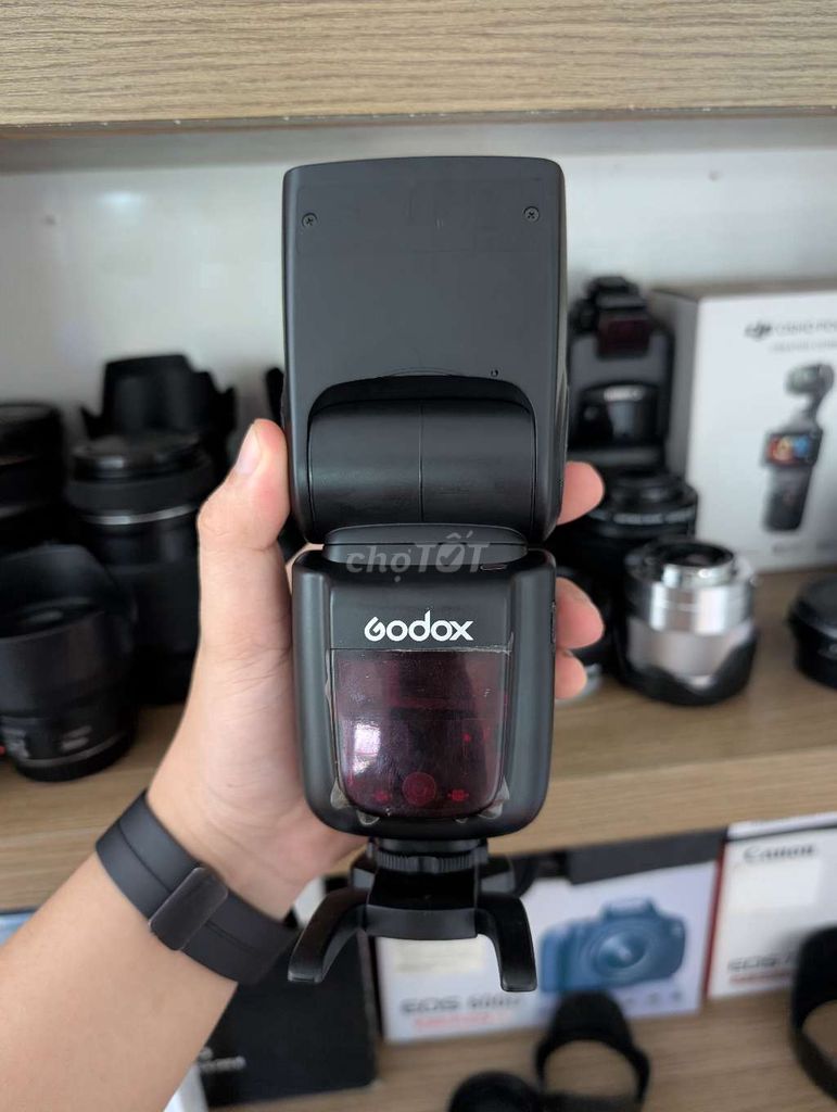 Đèn flash Godox V860II Canon Đen. Mua bán Máy ảnh, Máy quay tại Quận Hải Châu Đà Nẵng được đăng bởi Vinh Máy Ảnh hình 1