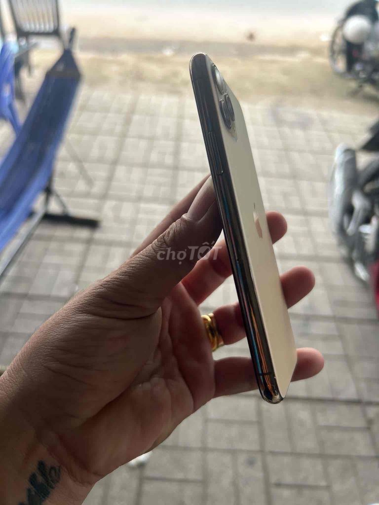 Apple iPhone 11 Pro 256GB Vàng. Mua bán Điện thoại tại Quận Bình Thuỷ Cần Thơ được đăng bởi Nguyễn Vinh hình 1