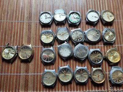 đồng hồ cơ，Một đống đồng hồ cũ