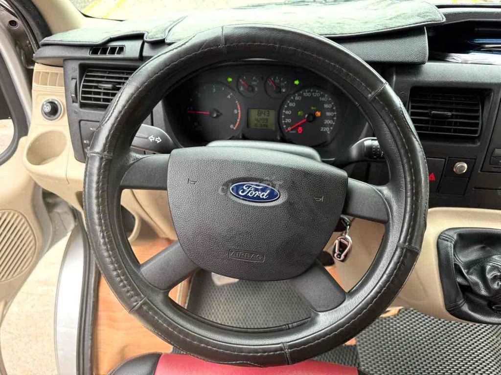 TRAINSIT 2019 XE DỊCH VỤ NỒI ,LƯỚT 10 VẠN RẤT ĐẸP. Mua bán Ô tô tại Quận Bình Tân Tp Hồ Chí Minh được đăng bởi XUÂN DUY AUTO hình 9