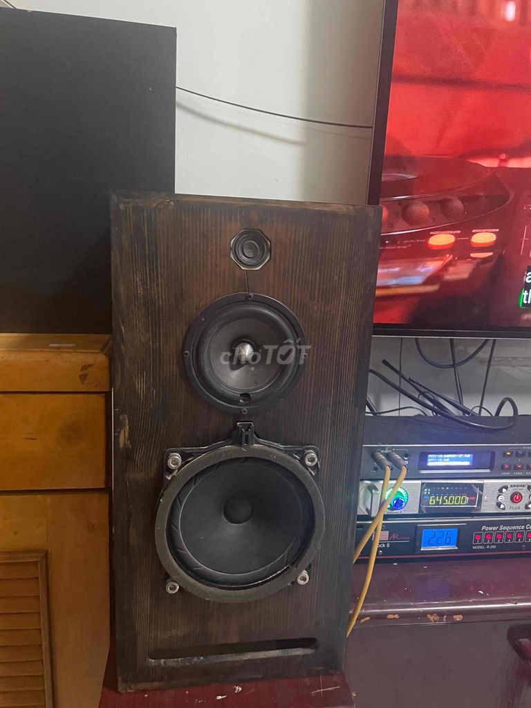 Loa karaoke gỗ thông màu nâu hoài cổ. Mua bán Tivi, Âm thanh tại Quận Tân Phú Tp Hồ Chí Minh được đăng bởi Hung Bui hình 1