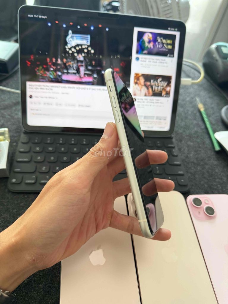 iPhone 11 Trắng 128gb body 98% vn/a. Mua bán Điện thoại tại Quận Bình Thạnh Tp Hồ Chí Minh được đăng bởi Táo Care  hình 1
