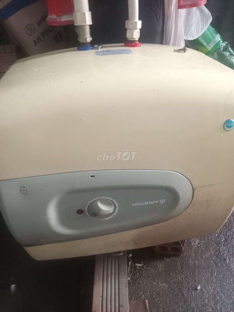 Máy nước nóng Ariston màu Kem. Mua bán Thiết bị vệ sinh, nhà tắm tại Thành phố Biên Hòa Đồng Nai được đăng bởi Tuấn hình 1