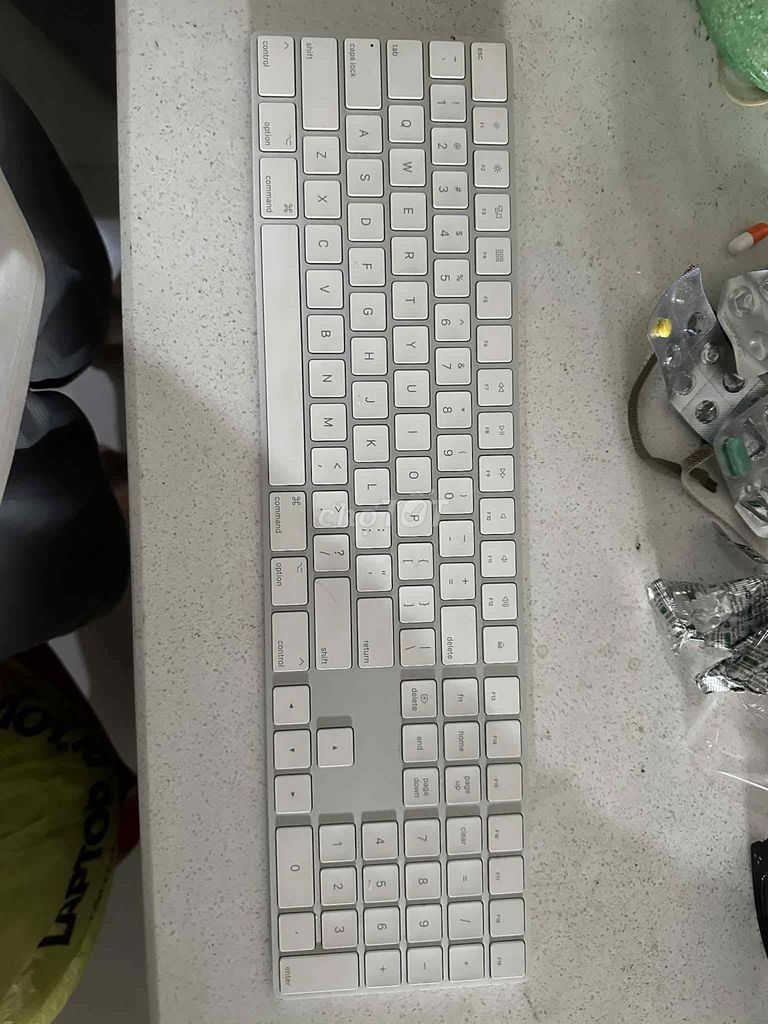 Bàn phím Apple Không dây Kim loại Trắng. Mua bán Phụ kiện (Màn hình, Chuột...) tại Thị xã Điện Bàn Quảng Nam được đăng bởi Son Tran hình 1