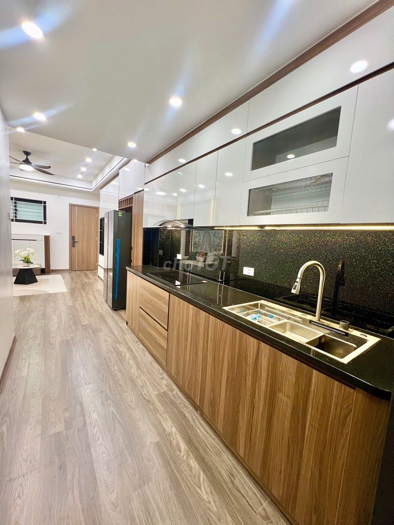 ПРОДАЕТСЯ КВАРТИРА НА ПЛОТИНЕ СЕВЕРНАЯ ЛИНЬ ПЛОЩАДЬЮ 2 КВ. М — 82 М², 3 СПАЛЬНИ, ВИД НА МУОНГ ТХАНЬ