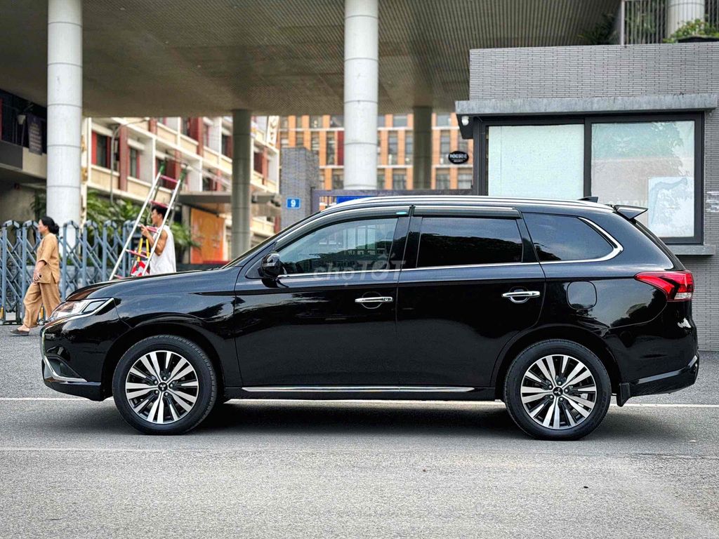 Mitsubishi Outlander 2022 2.0 CVT - 50000 km. Mua bán Ô tô tại Quận Cầu Giấy Hà Nội được đăng bởi Thái Hoàng Long Auto hình 3