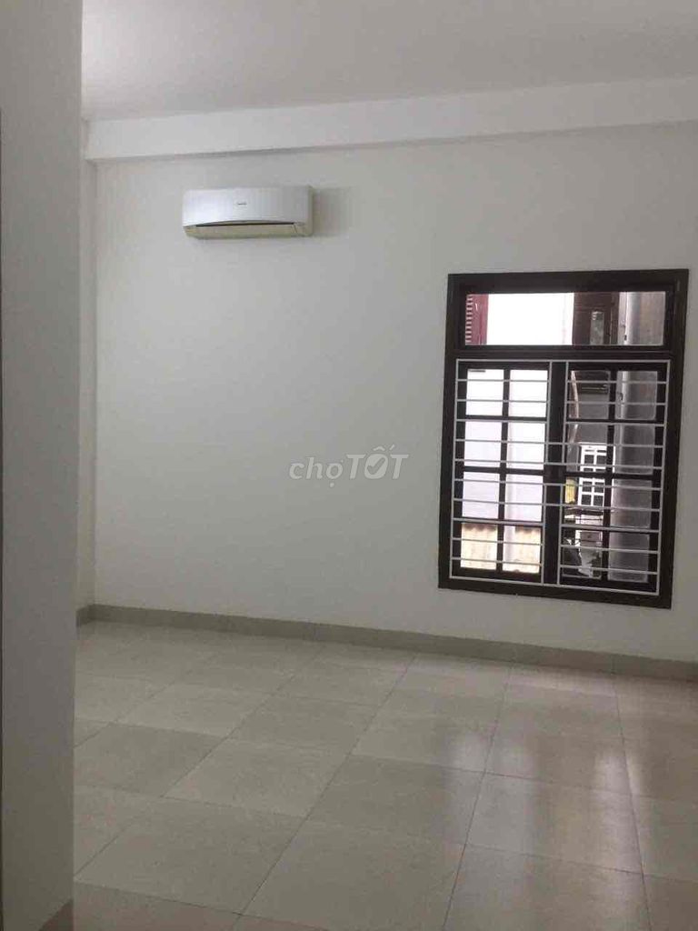 Three-storey house near Nguyễn Tất Thành beach — photo 7