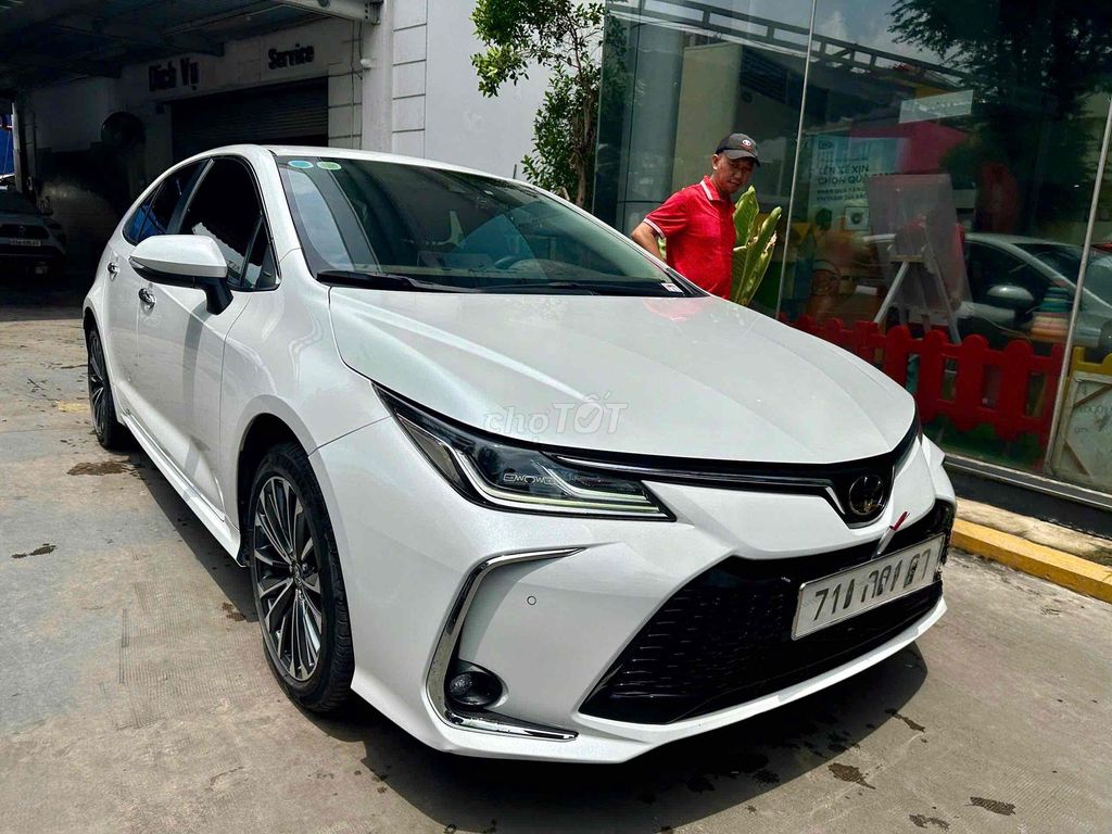 Toyota Corolla Altis 1.8V 2024 белый, пробег 70 800 км