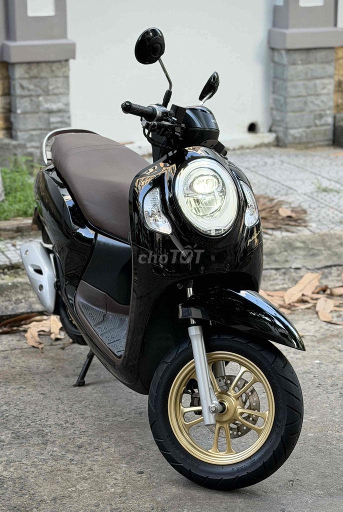 Scoopy 2022 чёрный глянец оригинал смарт-ключ отличный