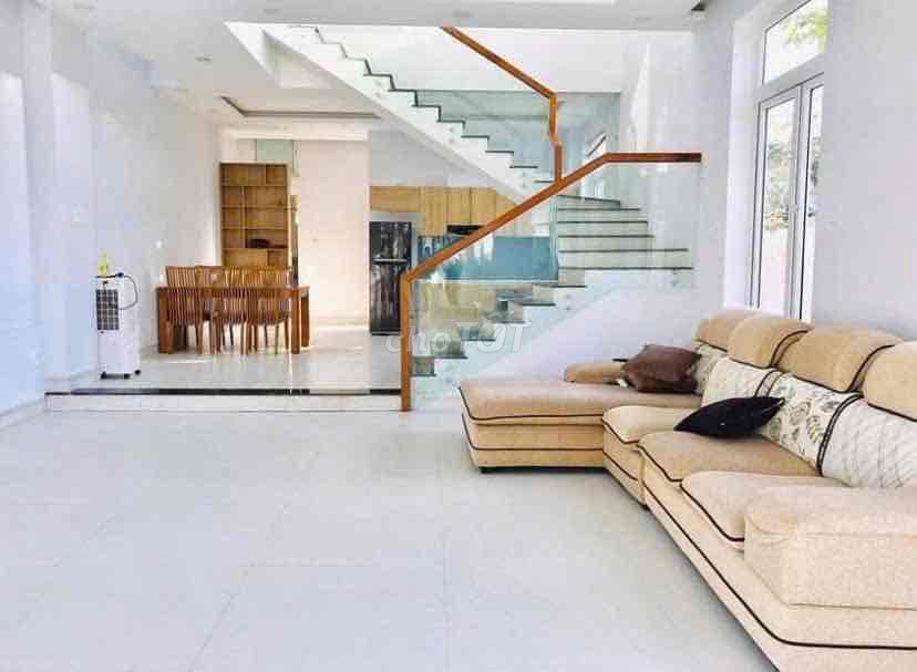 Pet-friendly 2-storey house on Nguyễn Duy Cung — photo 1