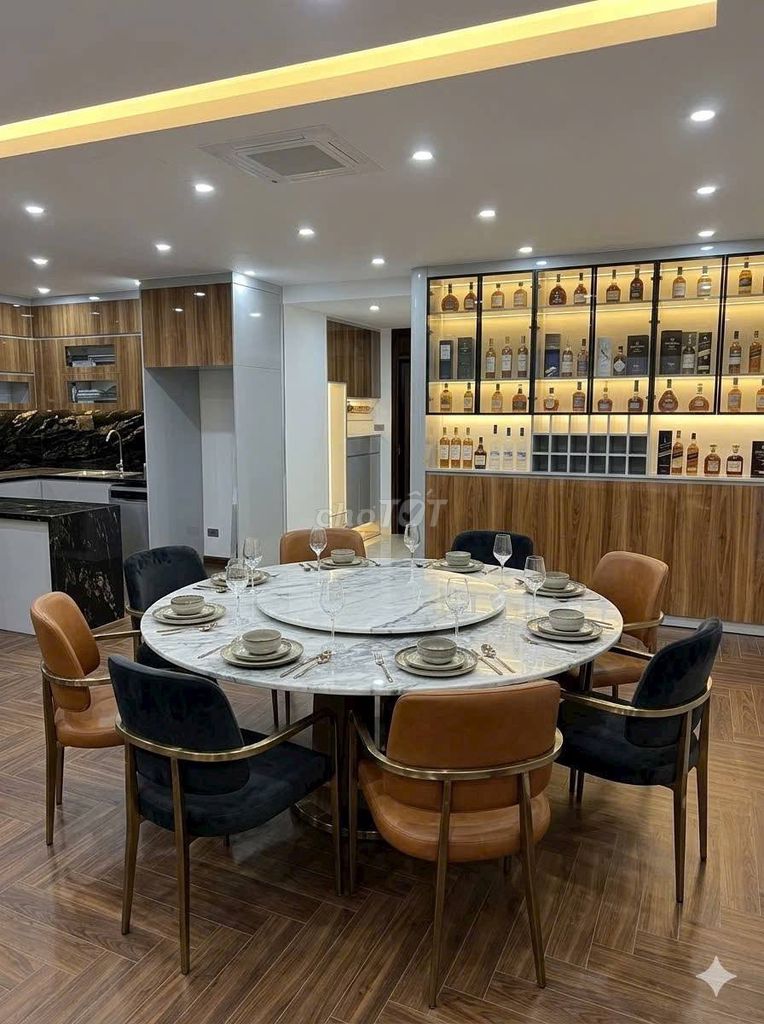Продается квартира площадью 125 м2 Big Tower My Dinh, полностью меблированная