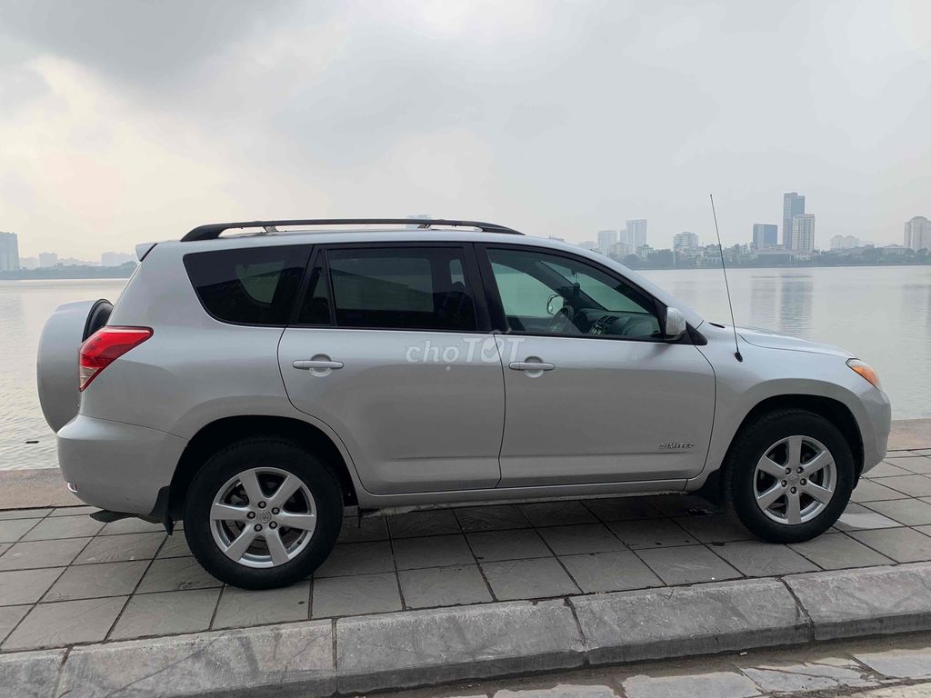 Toyota RAV4 Limited 3.5 4WD viên chức dùng từ mới