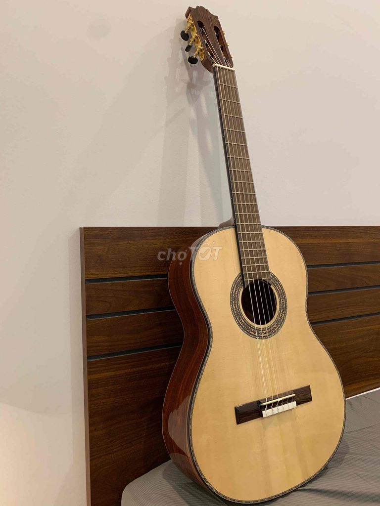 Guitar classic còn mới nguyên
