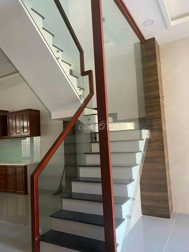 Дом с фасадной стороны 25B Le Van Tho, Ward 11, Go Vap District