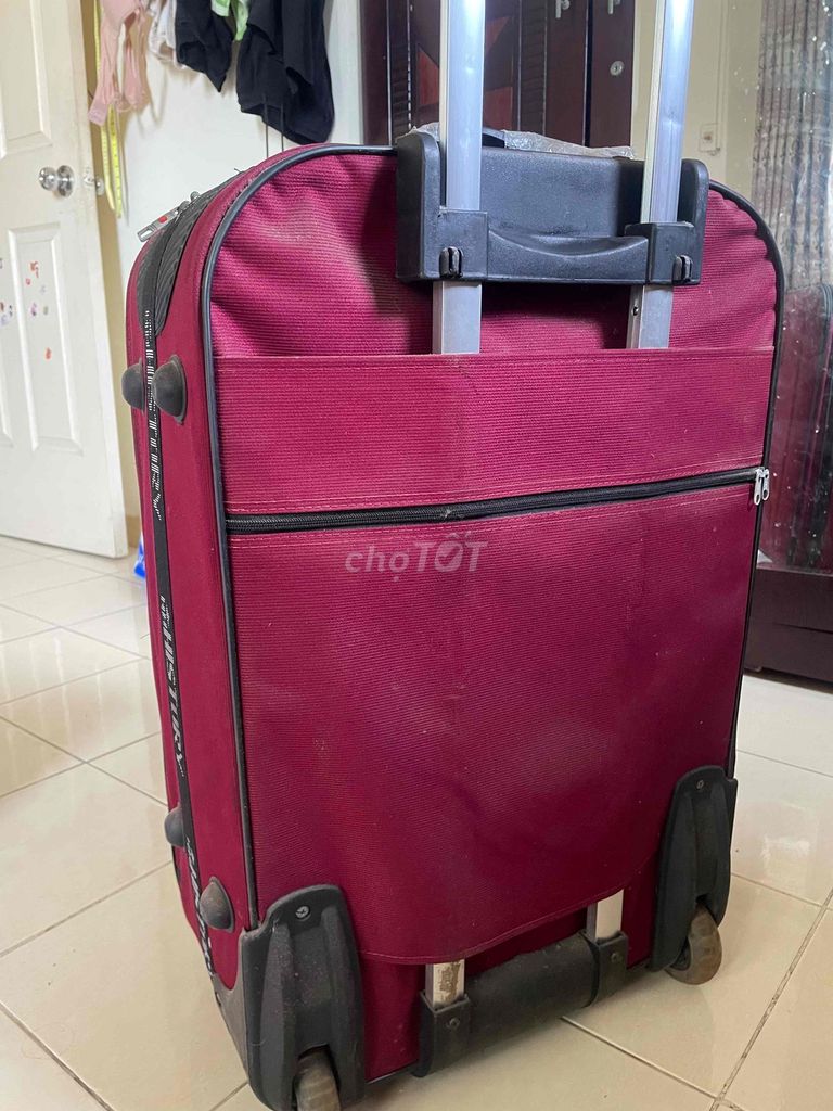 Vali vải đỏ đô 70x45x30cm đã sử dụng. Mua bán Túi xách tại Quận Tân Phú Tp Hồ Chí Minh được đăng bởi Gia Gia hình 1