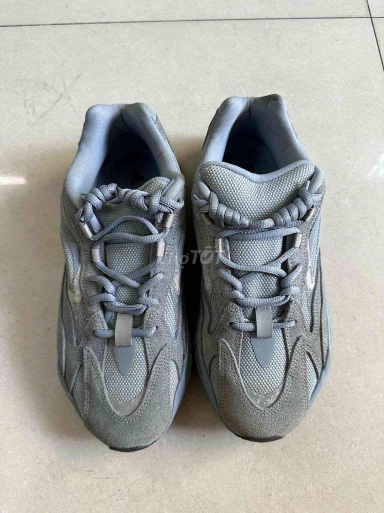 BÁN GIÀY ADIDAS YEEZY BOOST 700 V2 ‘HOSPITAL BLUE’