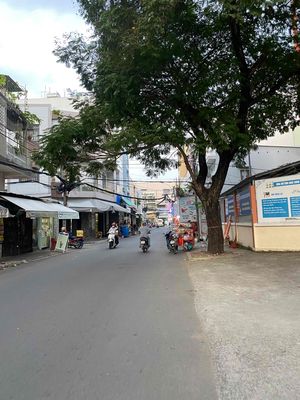 Biệt thự hướng Đông nam gần trường Lam sơn. Mua bán nhà ở tại Quận 6 Tp Hồ Chí Minh được đăng bởi Khoa  Nguyễn
