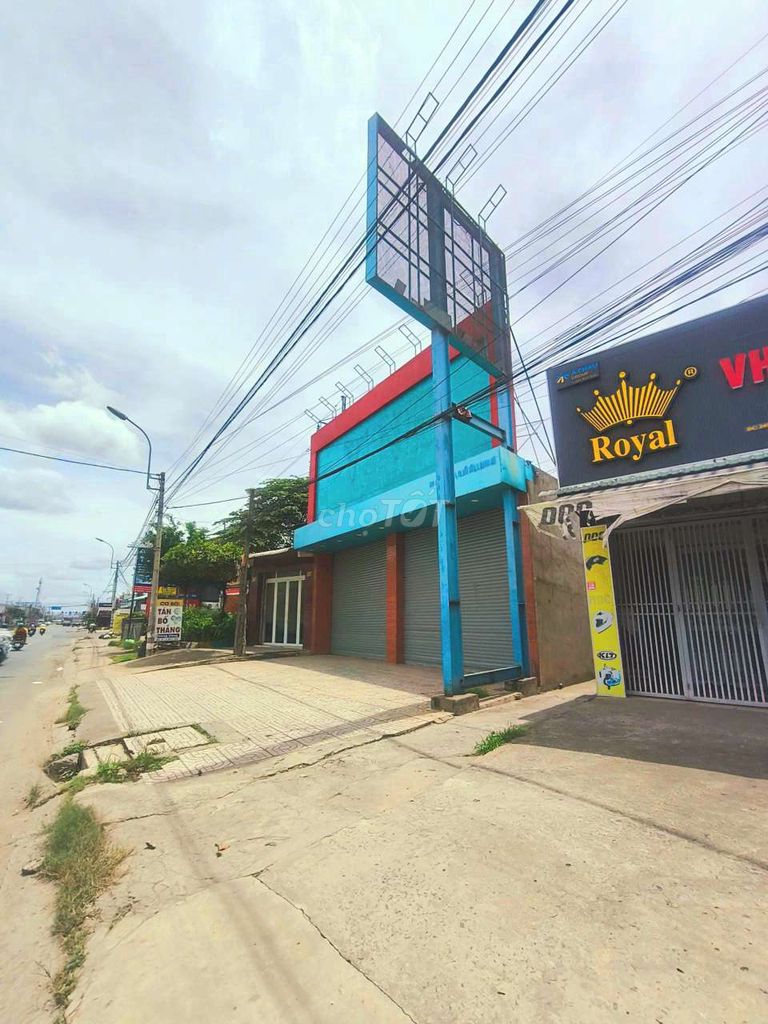 Bán gấp Showrom 891m2 đất OĐT Mặt tiền Quốc Lộ 1A chỉ 15.9 tỷ. Mua bán đất tại Huyện Bến Lức Long An được đăng bởi Thanh Hùng hình 5