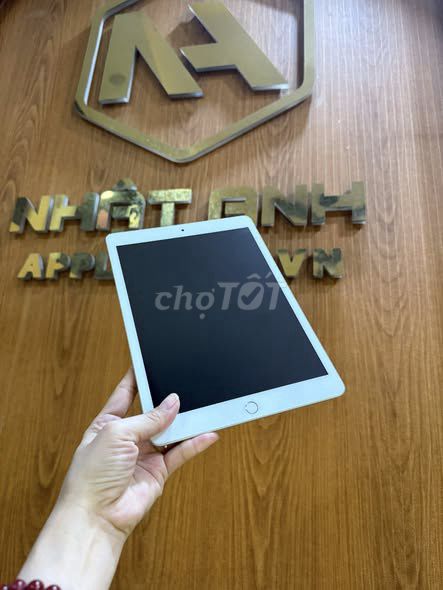 Apple iPad Gen 7 32GB Bạc Đã dùng. Mua bán Máy tính bảng tại Quận Gò Vấp Tp Hồ Chí Minh được đăng bởi Nguyễn Thị Thu Hiền hình 1