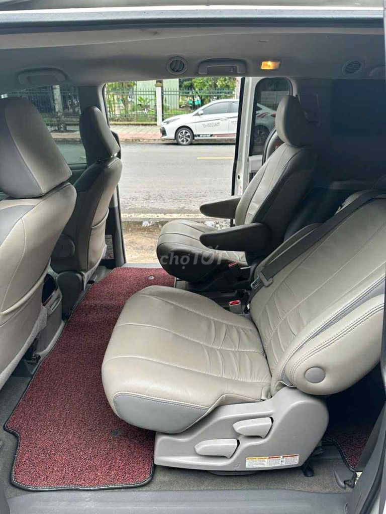 Toyota Sienna 2016 3.5LE màu trắng. Mua bán Ô tô tại Thành phố Mỹ Tho Tiền Giang được đăng bởi Anh Năm hình 6