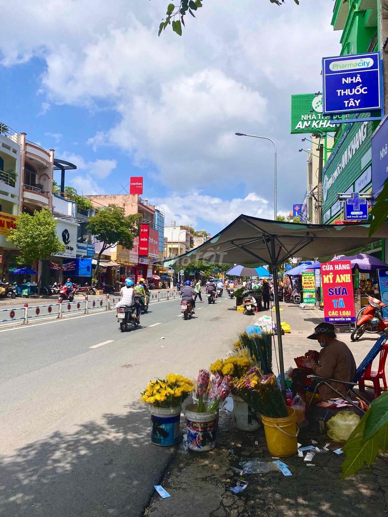 Nhà nguyên căn 2 mặt tiền đầu chợ Nguyễn Sơn 7x17