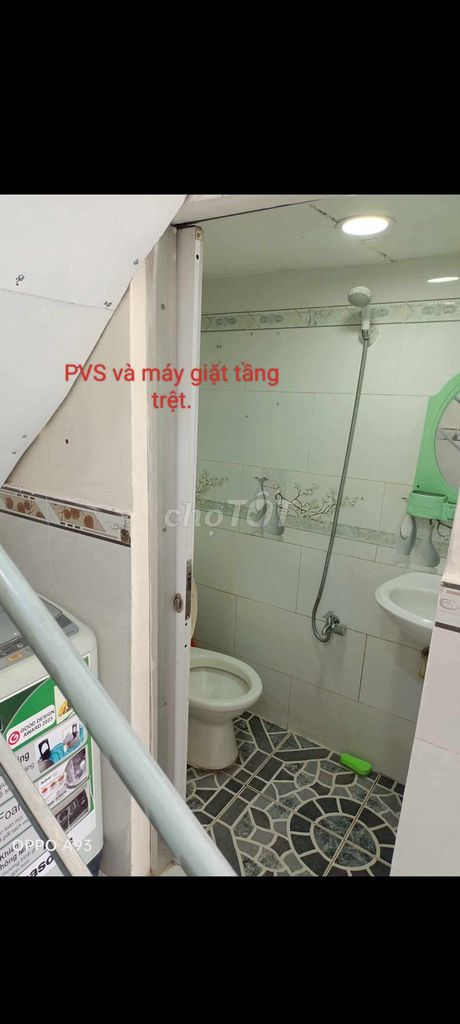 Дом 1 этаж и 2 полуэтажа за фасадом, аллея для разворота грузовика
